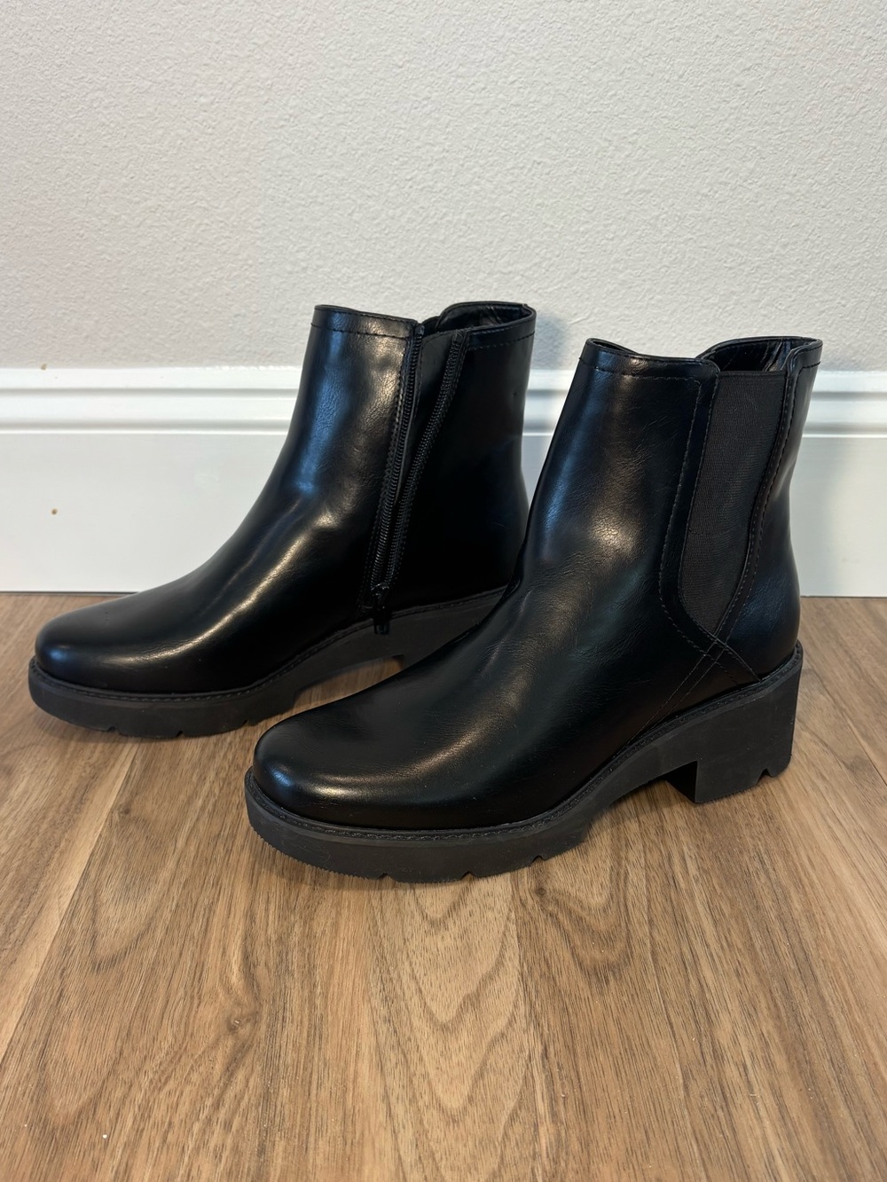 Naturalizer Janet Water Repellant Black Leather Lug Sole Chelsea Ankle Boot